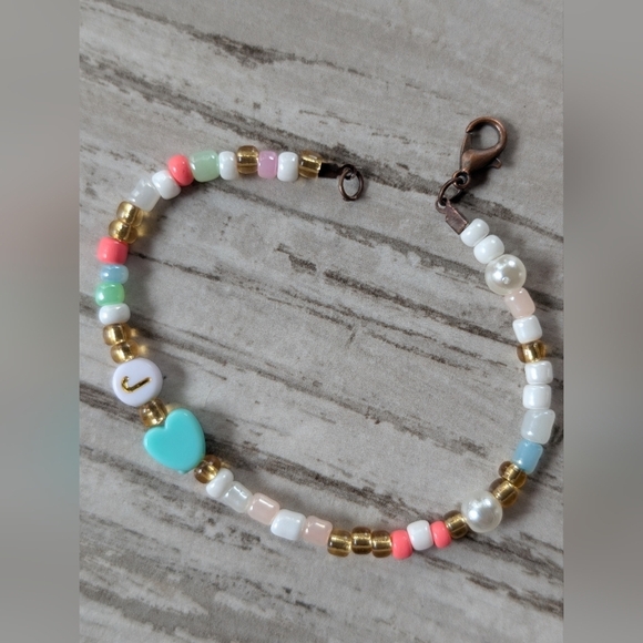 🄷🄰🄽🄳🄼🄰🄳🄴 𝒍𝒆𝒕𝒕𝒆𝒓 𝑱 𝒔𝒆𝒆𝒅 𝒃𝒆𝒂𝒅 𝒃𝒓𝒂𝒄𝒆𝒍𝒆𝒕 - Picture 2 of 3